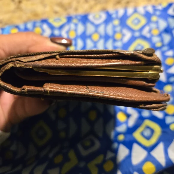 Louis Vuitton Monogram Wallet-WELL LOVED! - Picture 6 of 9